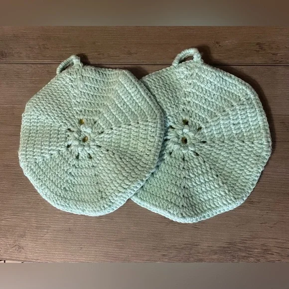 *Handmade* Crotchet Double Sided Pot Holders/Trivets - Set of 2 - Picture 3 of 3